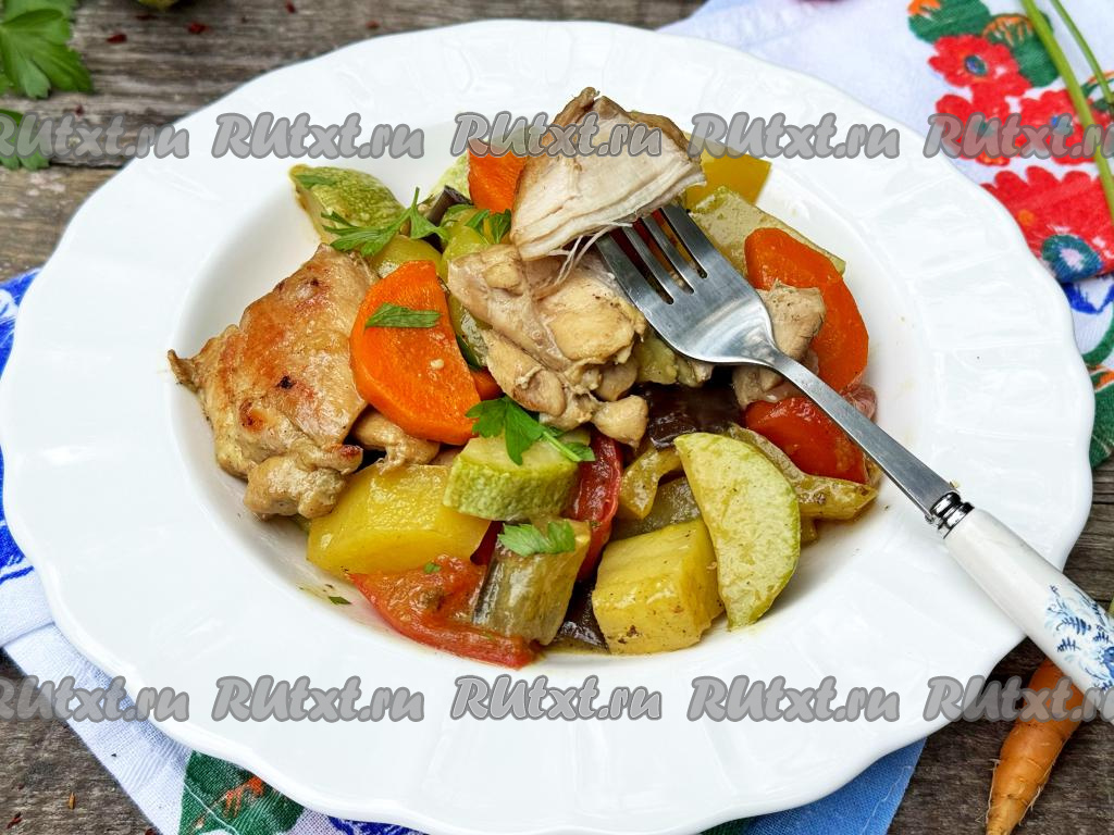 Чимичанга (курица с овощами в пшеничной лепешке)