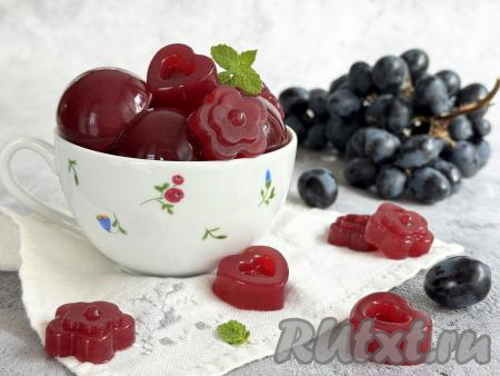 Красивый, вкусный мармелад, приготовленный из винограда с агар-агаром, подать к чаю. Мармелад отлично держит форму, есть его одно удовольствие!