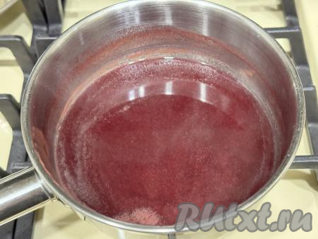 В процессе варки снимать с поверхности образовывающуюся пену.