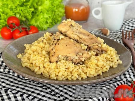 Куриные бёдра с булгуром в мультиварке