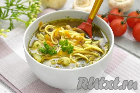 Грибной суп из шампиньонов с лапшой