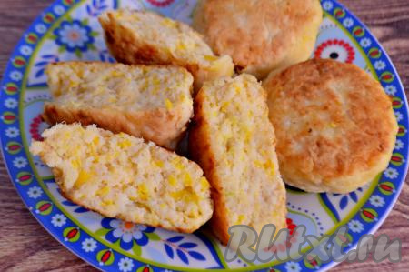 Очень нежные и аппетитнейшие рыбные котлеты, приготовленные с добавлением тыквы, можно подавать к столу. Посмотрите, какие симпатичные вкрапления тыквы в разрезе.