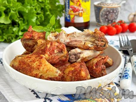 Крылья получаются нежнейшими, мясо легко отделяется от костей. Отличным дополнением к ним станет ваш любимый гарнир.