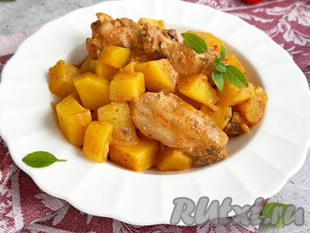 Картошка, тушёная с куриными крылышками в мультиварке