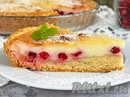 Песочный пирог с клюквой и сметанной заливкой