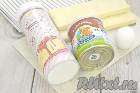 Подготовим продукты для приготовления круассанов со сгущёнкой в аэрогриле. Заранее достаём из морозилки слоёное тесто (можно взять как дрожжевое, так и бездрожжевое слоёное тесто), даём ему разморозиться при комнатной температуре.