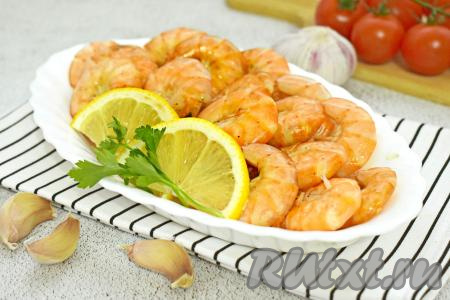 Ароматные, сочные креветки достаём из чаши аэрогриля, даём немного остыть и можно подавать к столу.