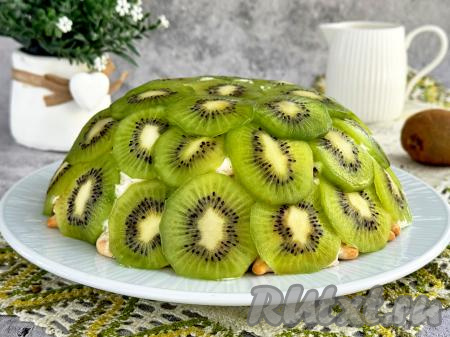 Подать тортик к столу.