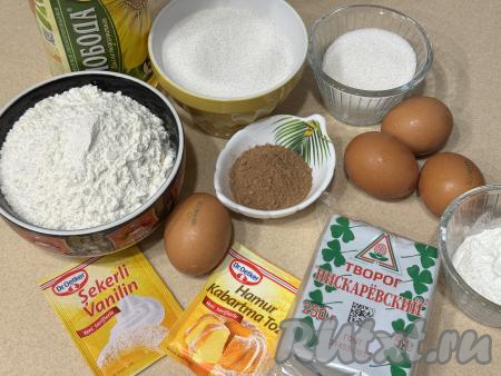 Подготовить продукты для приготовления пирога "Стёганое одеяло" с творогом. Творог для начинки можно взять любой жирности (я использовала жирностью 5%).