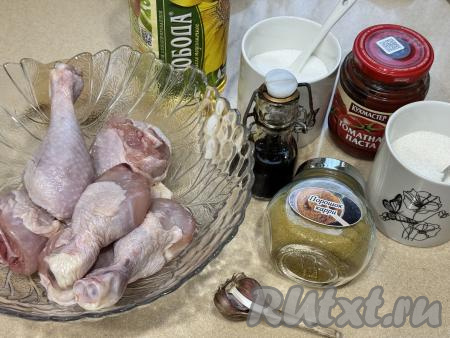 Подготовить продукты для приготовления чупа-чупсов из куриных ножек в аэрогриле. Куриные ножки промыть водой и обсушить.