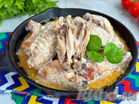 Крылья, благодаря тушению в сливках, получаются сочными, нежными, советую приготовить их вам по этому простому рецепту!