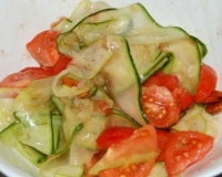 Салат из сырых кабачков с помидорами