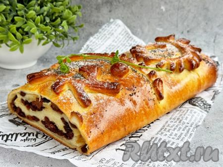 Рулет с изюмом из дрожжевого теста