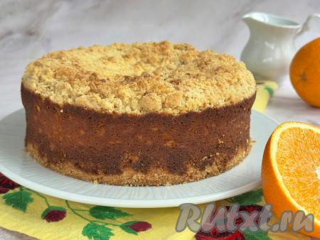 Затем снять бортики формы, переложить ватрушку на тарелку.