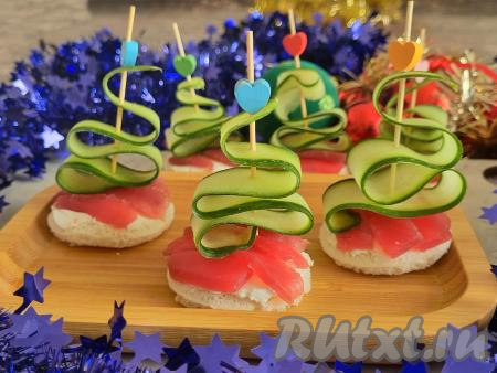 Канапе "Ёлочка" на шпажках
