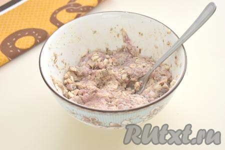 Тщательно перемешиваем фарш и начинка для фарширования шампиньонов готова.