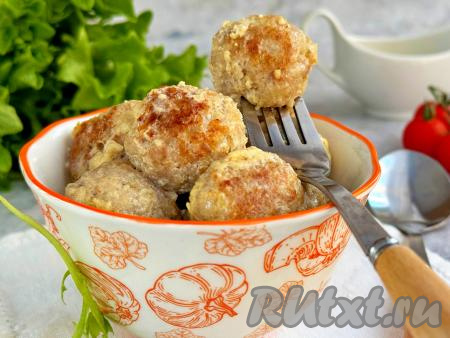 Фрикадельки в сливках на сковороде