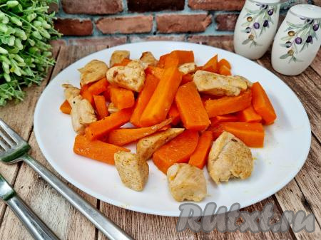 Батат с курицей на сковороде