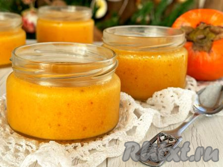 После полного застывания яркое, вкусное, нежное желе из хурмы подать к столу. Уверена, этот в меру сладкий десерт понравится всей семье!