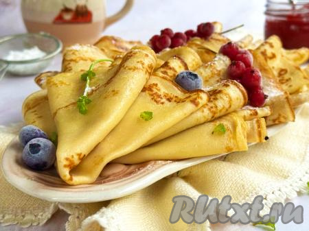 К столу эти блинчики можно подать с джемом, мёдом, сгущёнкой или со сметаной. Эластичные, вкусные, бархатистые блины, замешанные на желтках и молоке, станут отличным завтраком или приятным перекусом в течение дня.&nbsp;