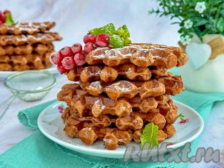 Мягкие, очень вкусные, ароматные творожно-шоколадные вафли подать к чаю.