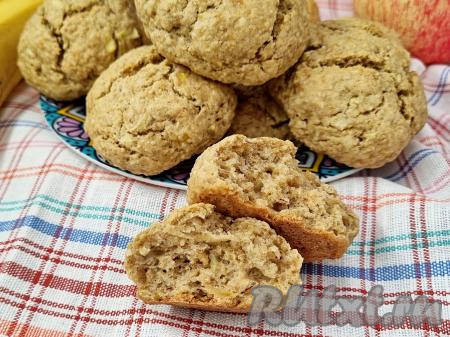 Овсяное печенье, приготовленное с яблоками и бананом, получается очень нежным, мягким, вкусным. Уверена, такое печенье придётся по вкусу и деткам, и взрослым!