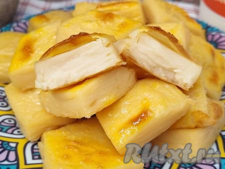 А вот как кусочек "Жареного молока" выглядит в разломе. Сочетание нежнейшей, воздушной, в меру сладкой сливочной начинки и тонкой воздушной корочки делает этот десерт наивкуснейшим, просто тающим во рту!