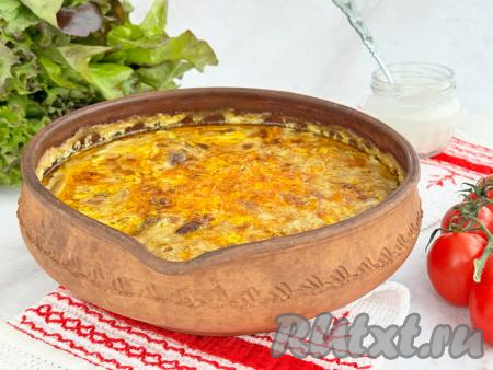 Готовое блюдо достать из духовки.