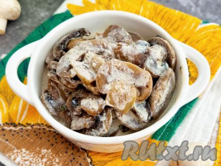 Шампиньоны в сметане в мультиварке