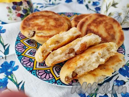 А вот как выглядят в разломе сырники из творожной массы. Готовится эта выпечка в духовке без капли жира или масла, а получается очень аппетитной.&nbsp;