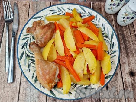Курица с картошкой и морковкой в духовке