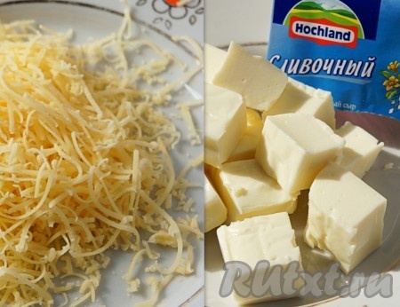 Твёрдый сыр натереть на мелкой терке, плавленный нарезать на небольшие кусочки. Добавить сыры в суп, перемешать, готовить 2-3 минуты. Немного тертого пармезана оставить для подачи.