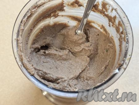 Ещё раз пробить печёночную массу до однородности.