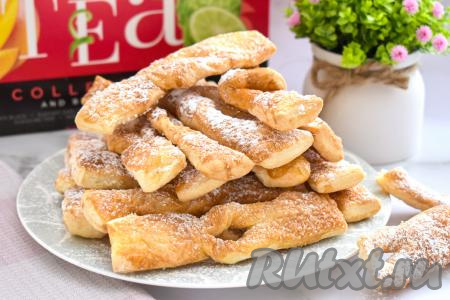 Хворост из слоёного теста в аэрогриле