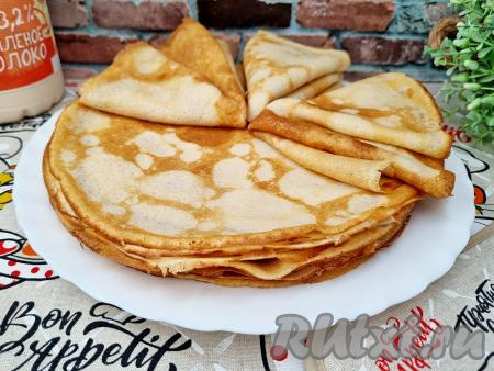 Блины "Шестьсот"&nbsp;получаются тонкими, эластичными, мягкими, в меру сладкими. Они отлично сворачиваются, поэтому, при желании, добавив в тесто меньше сахара, в них можно заворачивать как сладкие, так и несладкие начинки. Но я предпочитаю подавать эти вкусные блинчики со сметаной, мёдом или вареньем.&nbsp;