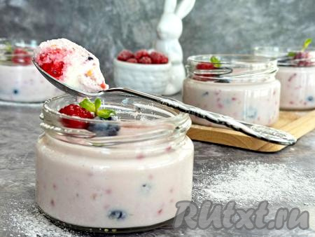 Уверена, этот вкусный, воздушный десерт понравится и деткам, и взрослым. А готовить это творожное желе можно круглый год, добавляя свежие или замороженные ягоды на ваш выбор.