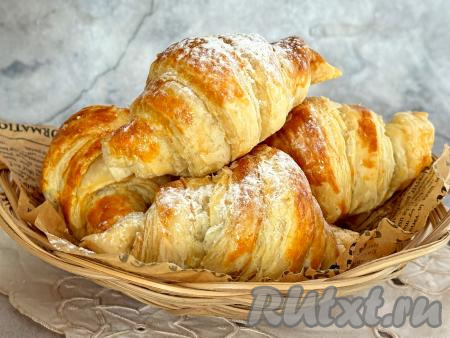 Круассаны с шоколадом в аэрогриле из слоёного теста