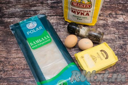 Подготовить продукты для приготовления филе камбалы в брикетах в духовке. Филе камбалы в брикетах заранее достать из морозилки, чтобы оно успело разморозиться при комнатной температуре.