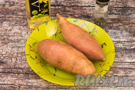 Подготовить продукты для приготовления батата фри в духовке.