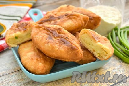 Пирожки с картошкой из слоёного теста на сковороде