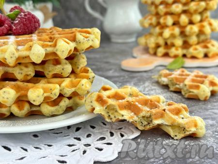 Вафли с маком, приготовленные по этому простому рецепту в вафельнице, получаются аппетитными, нежными, воздушными. Замечательное дополнение и к чаю, и к кофе!