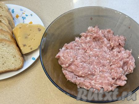 Хорошо перемешать фарш.&nbsp;