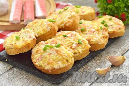 Горячие бутерброды с крабовыми палочками в аэрогриле