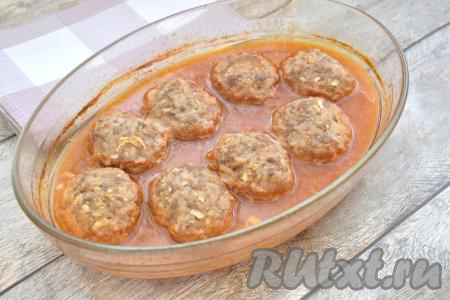 Готовим ленивые голубцы 30 минут. Затем фольгу убираем и готовим при той же температуре ещё 10 минут.&nbsp;