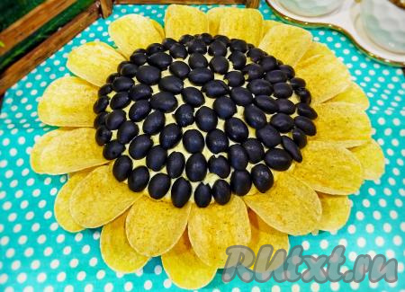 Салат "Подсолнух" с копчёной курицей и грибами