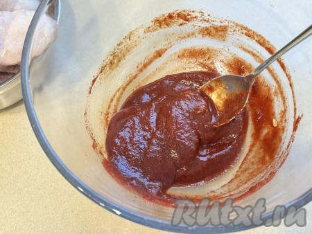 Перемешать содержимое миски до однородности и соус барбекю готов.&nbsp;