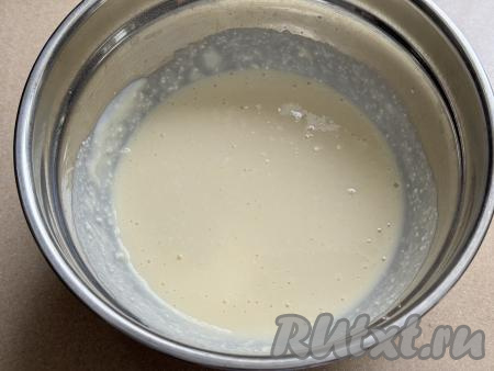 Перемешать творожную массу венчиком (или пробить погружным блендером) до однородности.&nbsp;