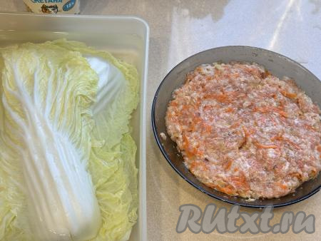 Перемешать фарш с овощами и рисом до однородности и начинка для голубцов из пекинской капусты будет готова.&nbsp;