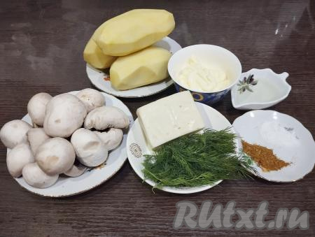 Подготовим продукты для приготовления картошки с грибами, майонезом и сыром в духовке. Шампиньоны и зелень укропа промываем водой и обсушиваем. Картофель очищаем.