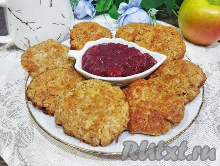 Оладьи из овсяной муки с яблоками